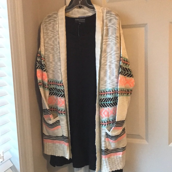 Adorable & fun Aztec printed cardigan - Picture 2 of 2